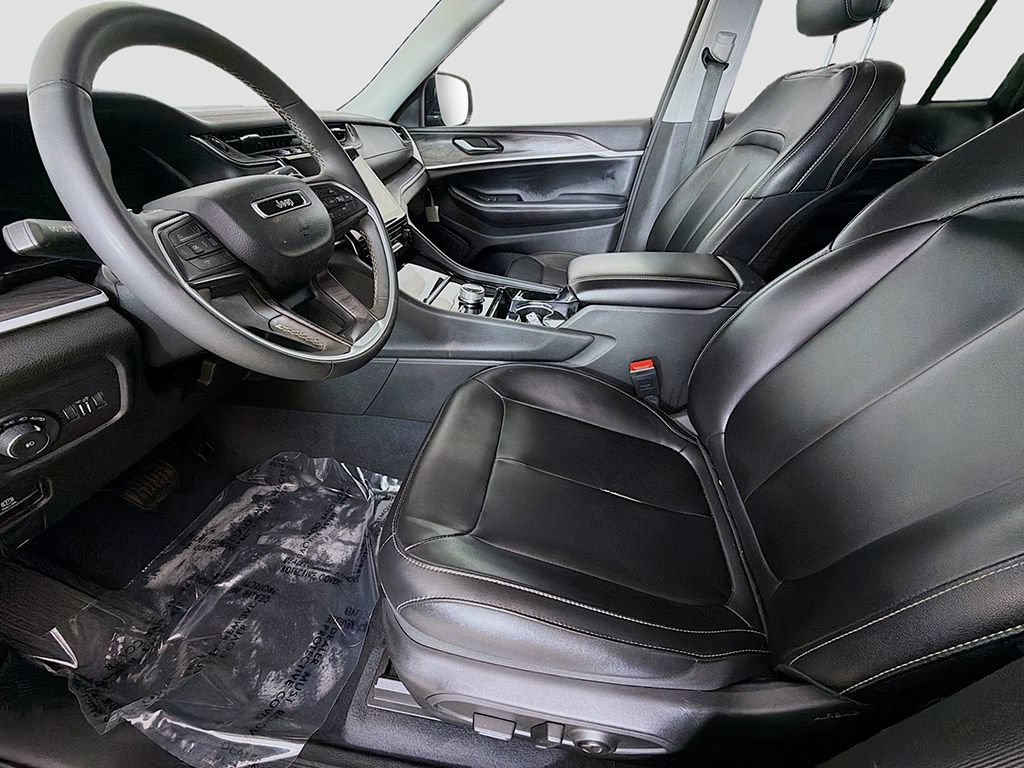 Used 2023 Jeep Grand Cherokee Limited AWD/4WD image 23