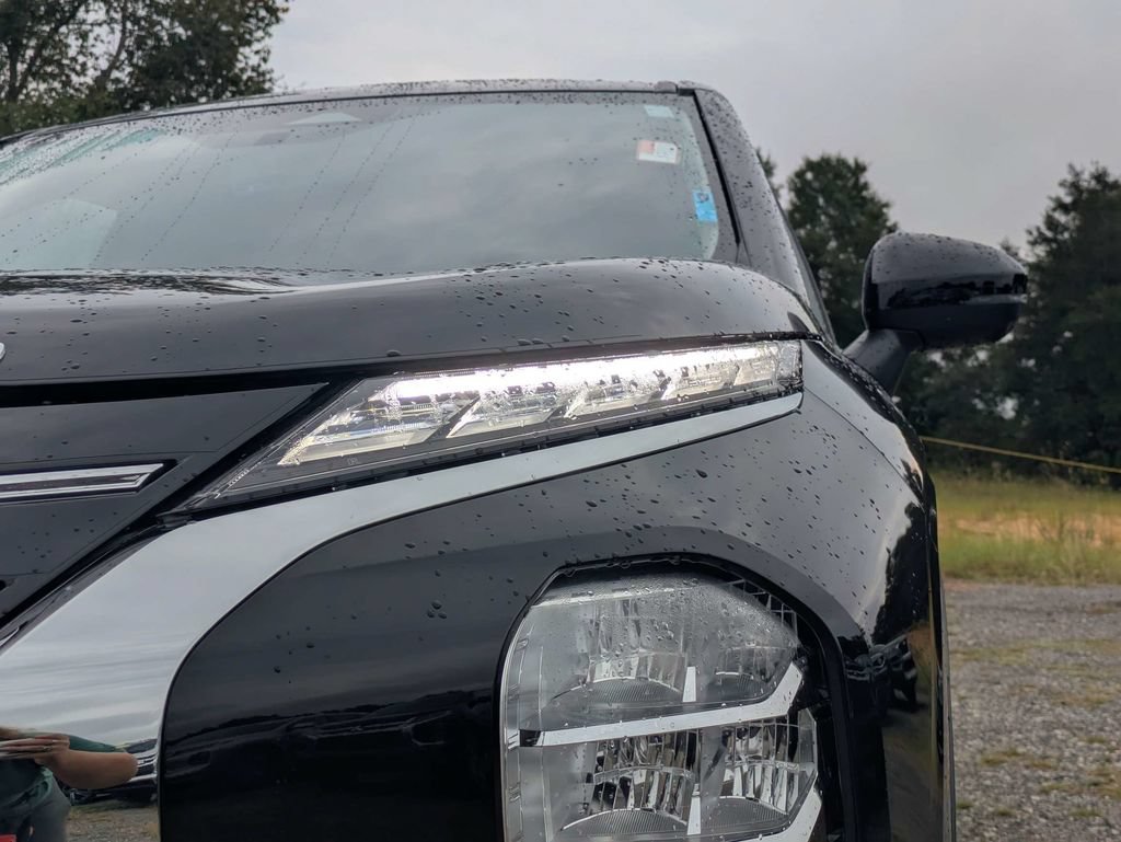 Used 2025 Mitsubishi Outlander SE FWD image 9