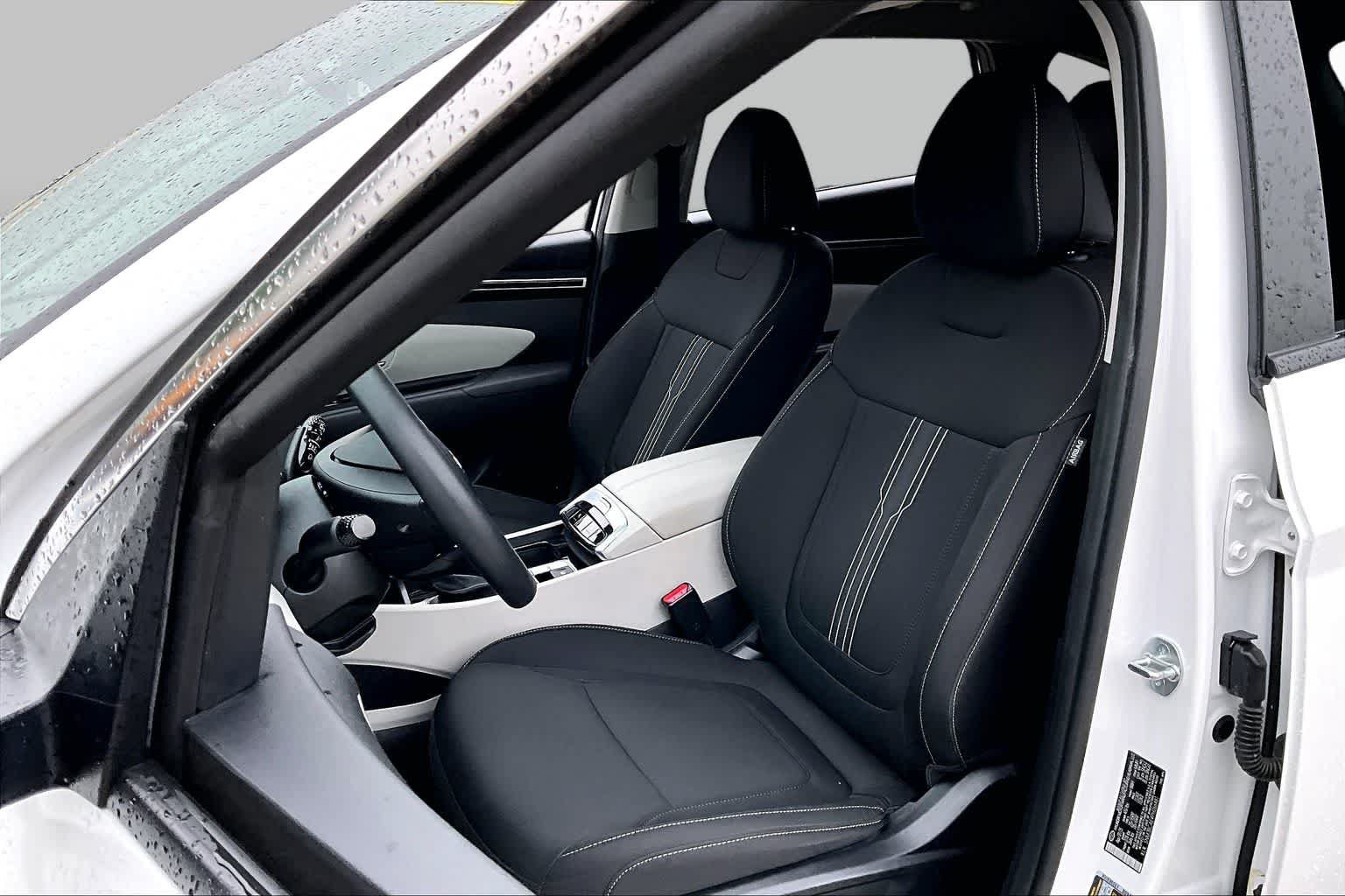 Certified 2023 Hyundai Tucson SEL w/ Winter Package AWD/4WD image 8