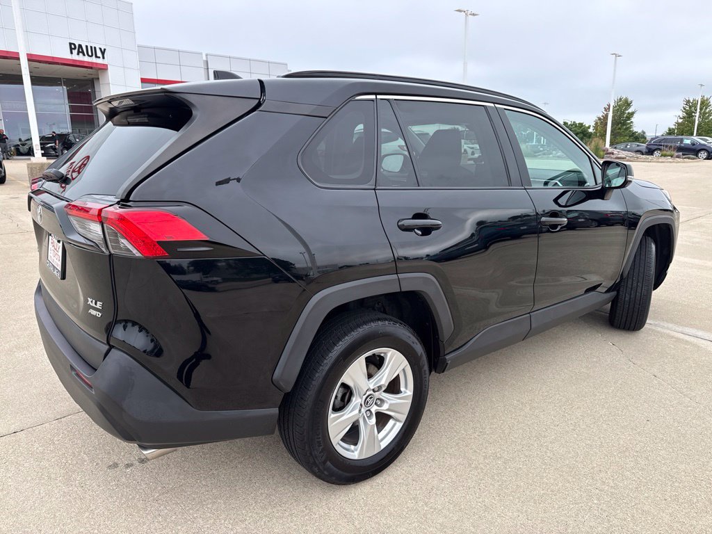 Used 2020 Toyota RAV4 XLE w/ Convenience Package AWD/4WD image 3