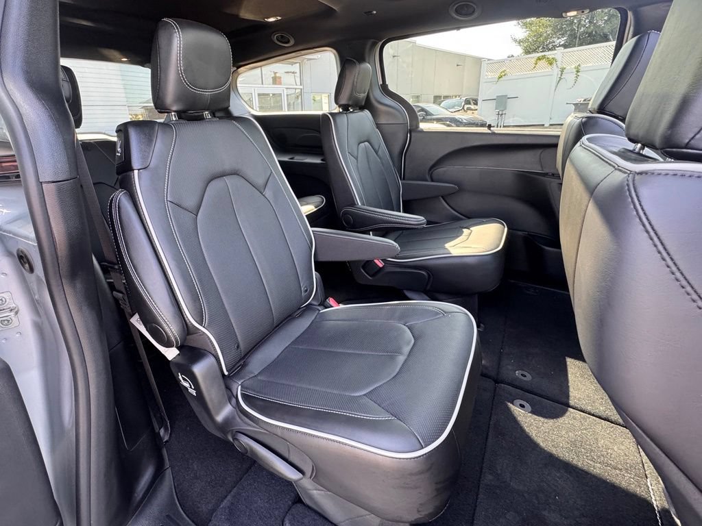 Used 2026 Chrysler Pacifica Limited w/ S Appearance Package AWD/4WD image 23