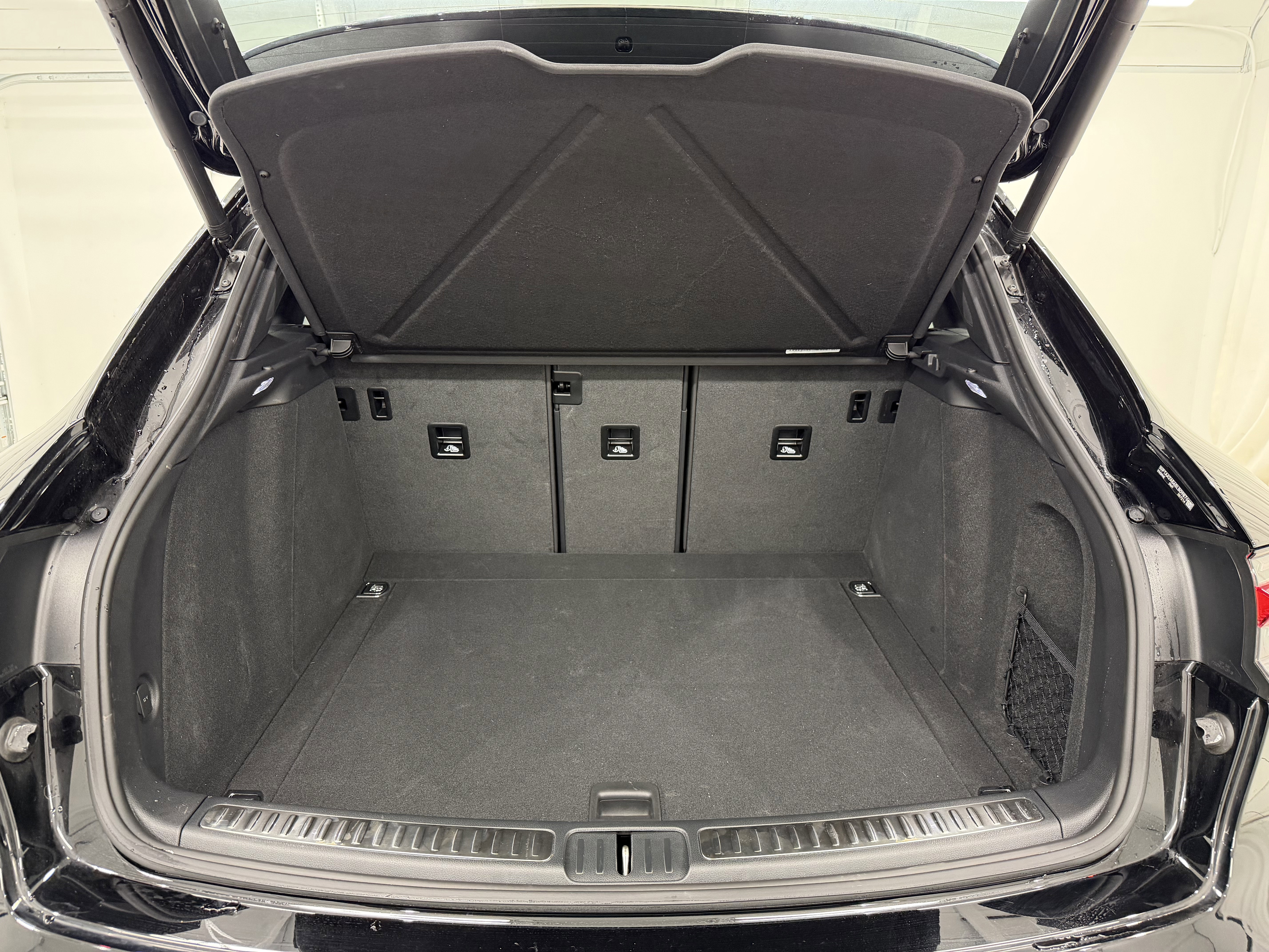 Certified 2025 Porsche Macan image 57