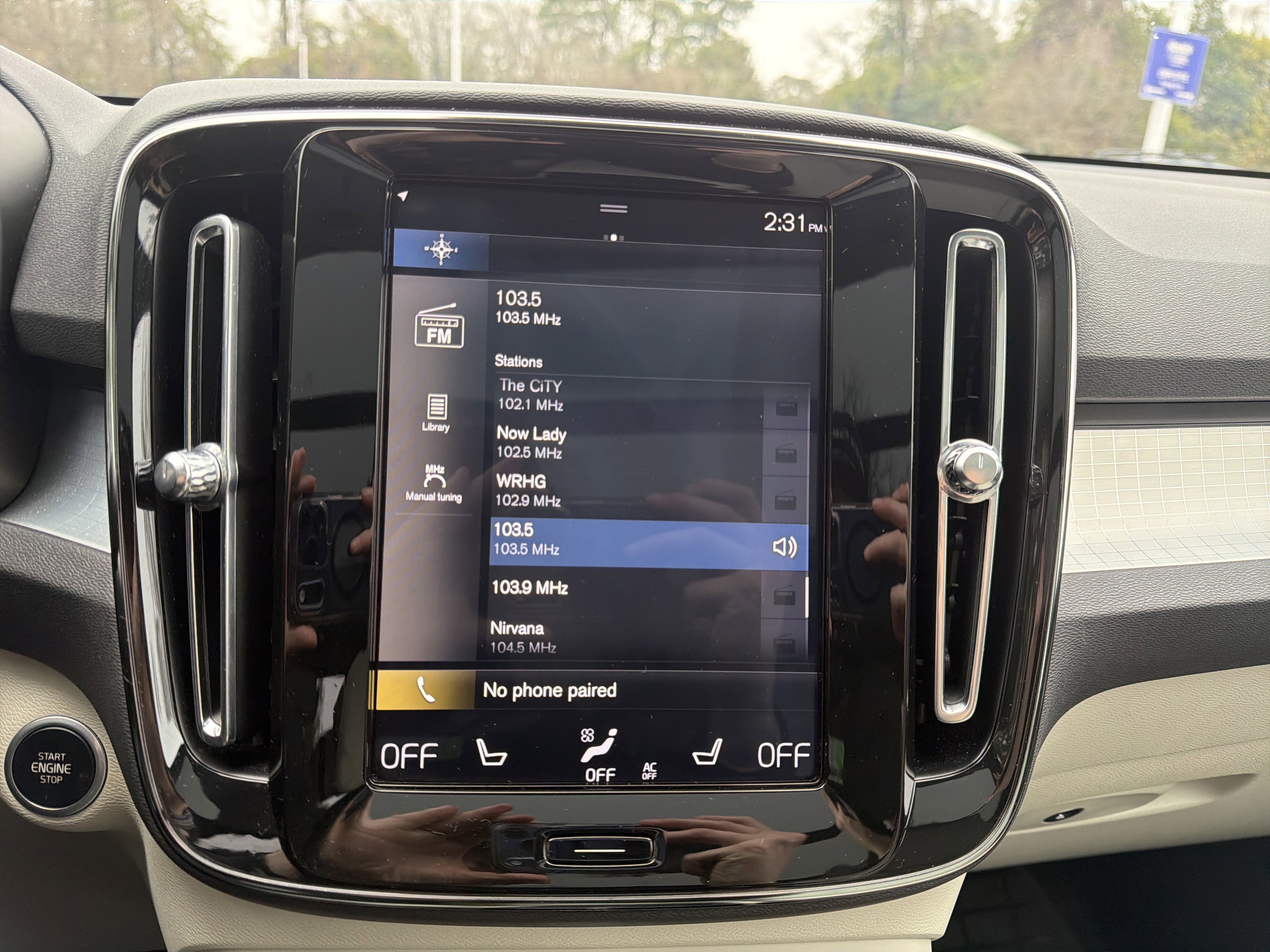 Used 2020 Volvo XC40 T5 Momentum w/ Protection Package Premier image 23