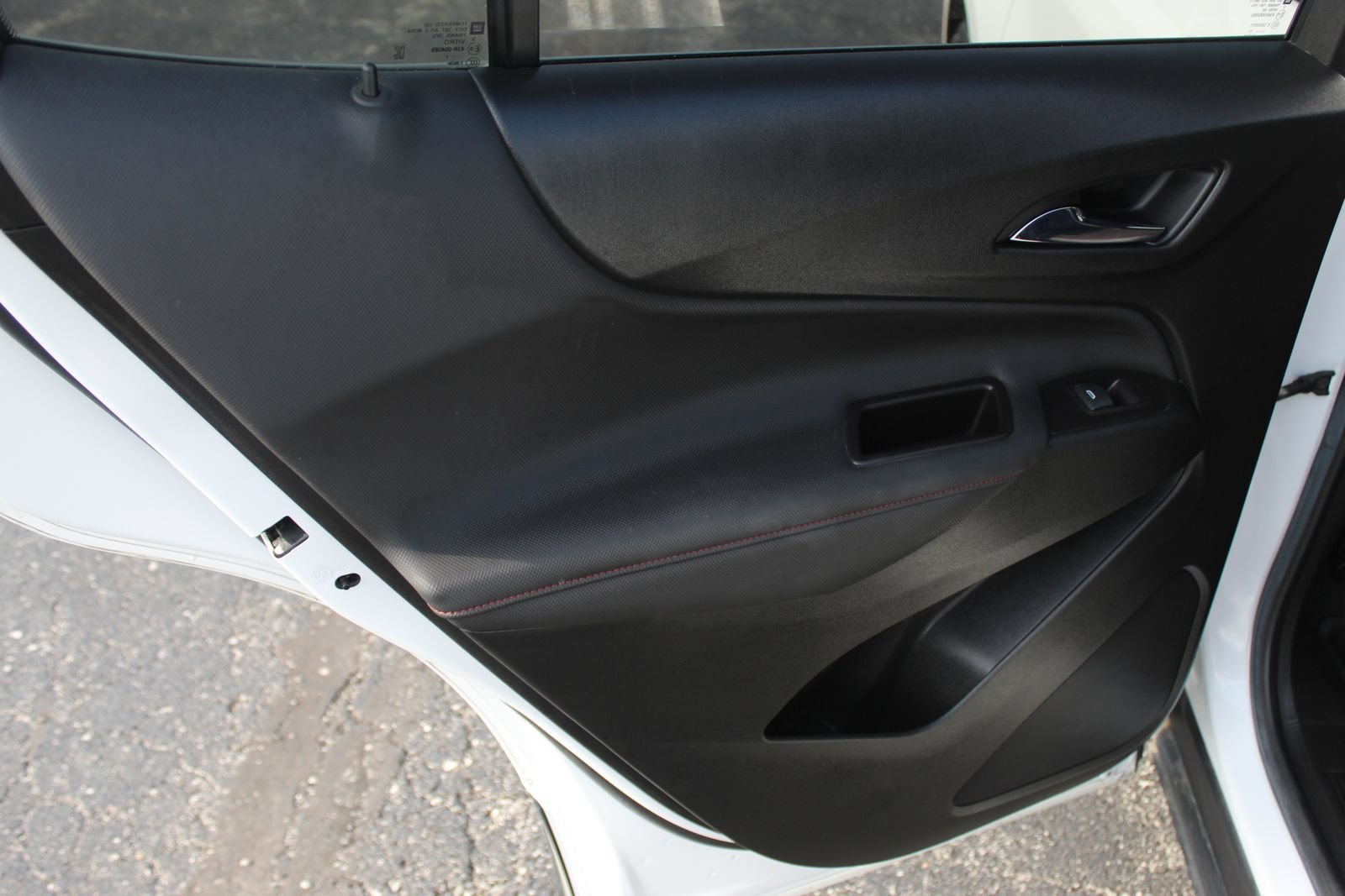 Used 2022 Chevrolet Equinox RS w/ RS Leather Package FWD image 17