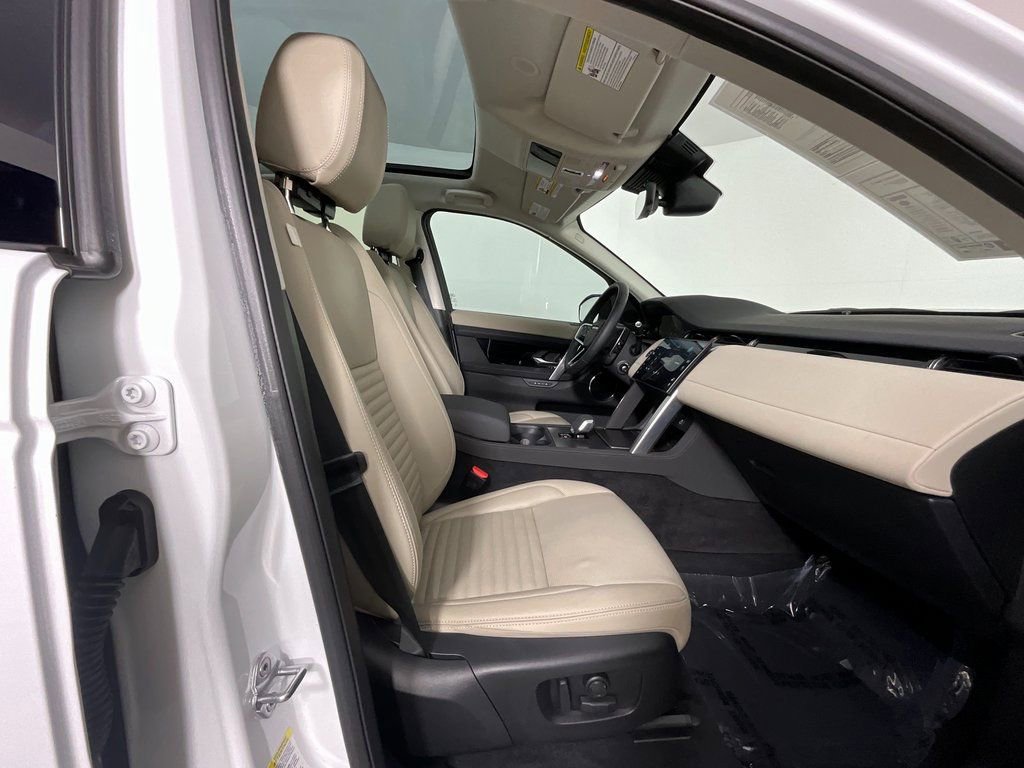 Used 2025 Land Rover Discovery Sport S image 21