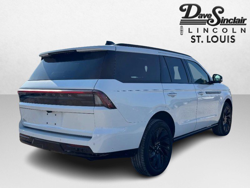 New 2025 Lincoln Navigator Reserve w/ Jet Appearance Package image 5