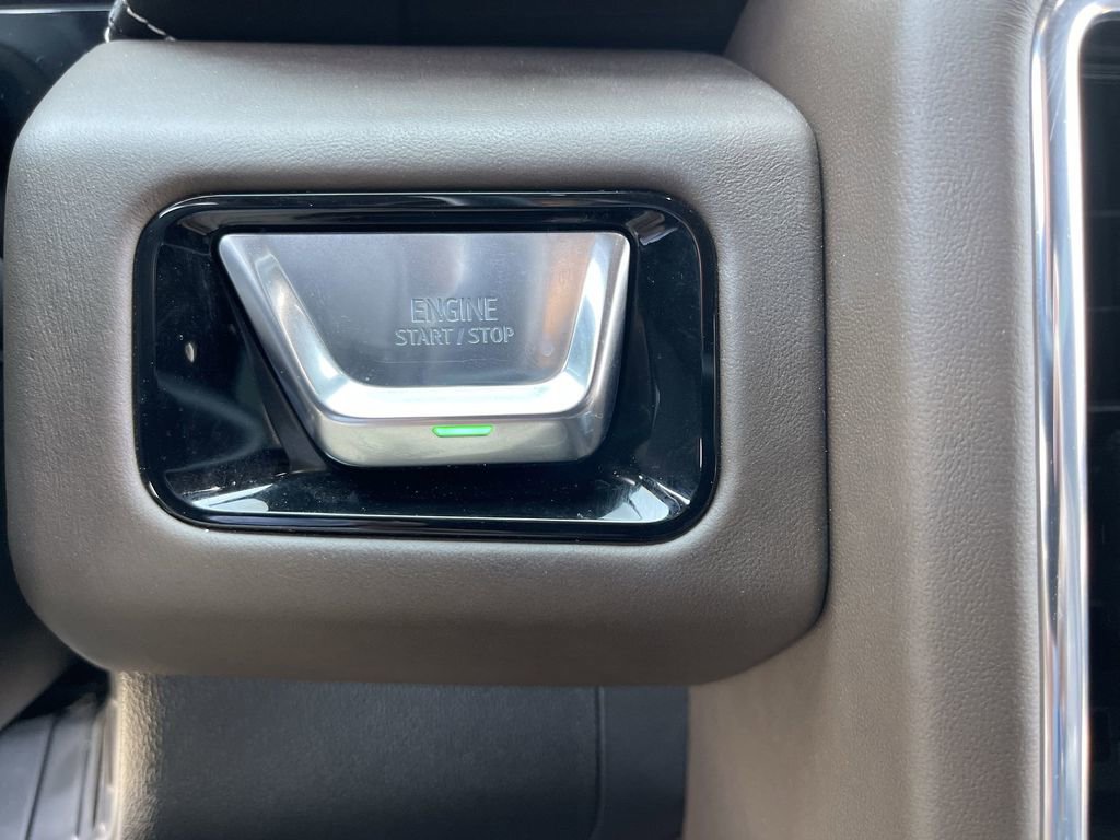 Used 2025 GMC Yukon Denali Ultimate AWD/4WD image 17