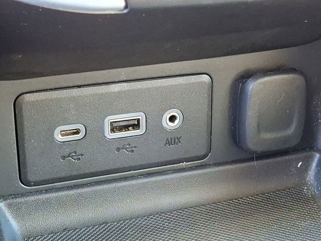 Used 2023 GMC Terrain SLE w/ Driver Convenience Package image 25