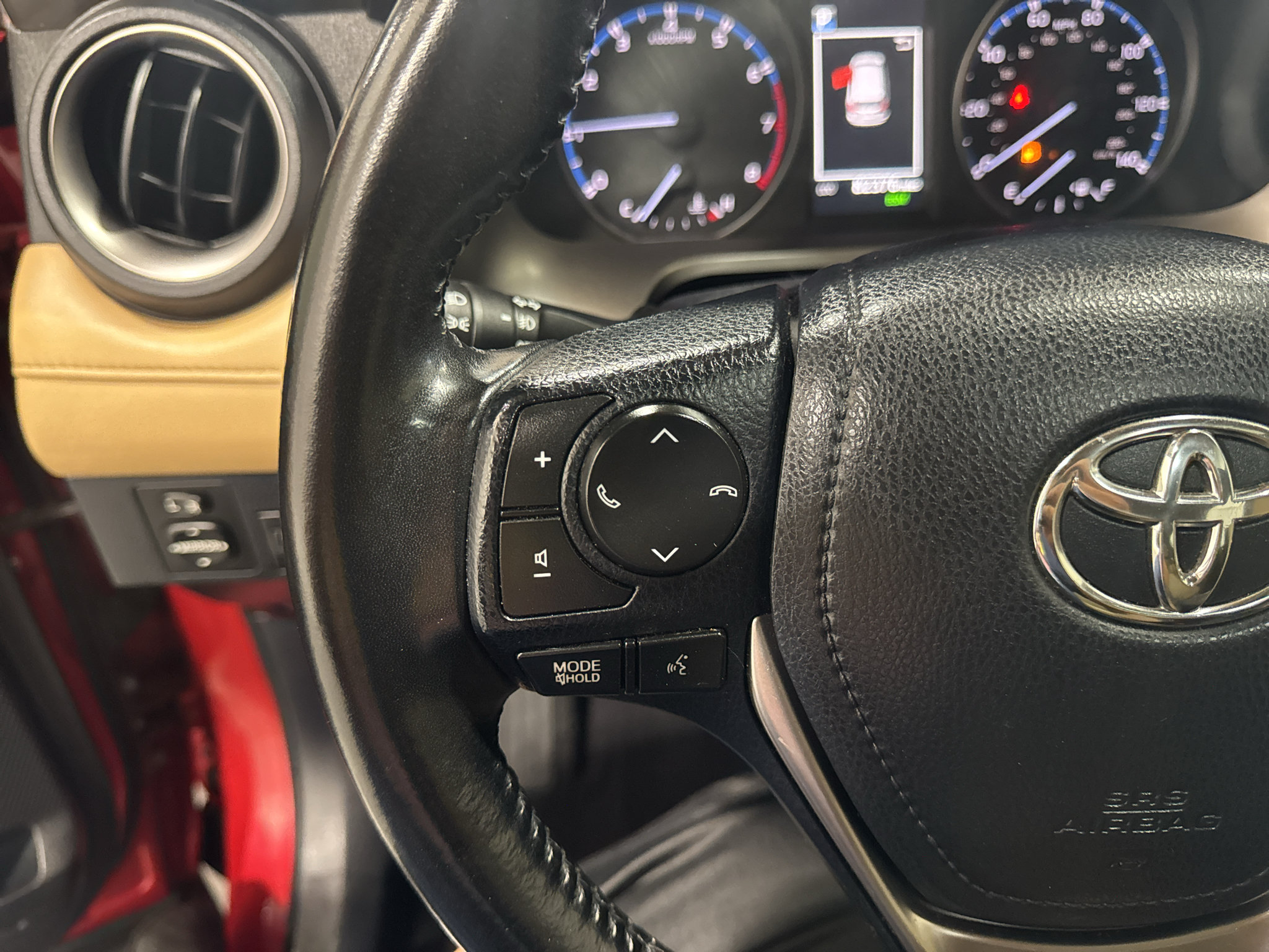 Used 2017 Toyota RAV4 XLE FWD image 25