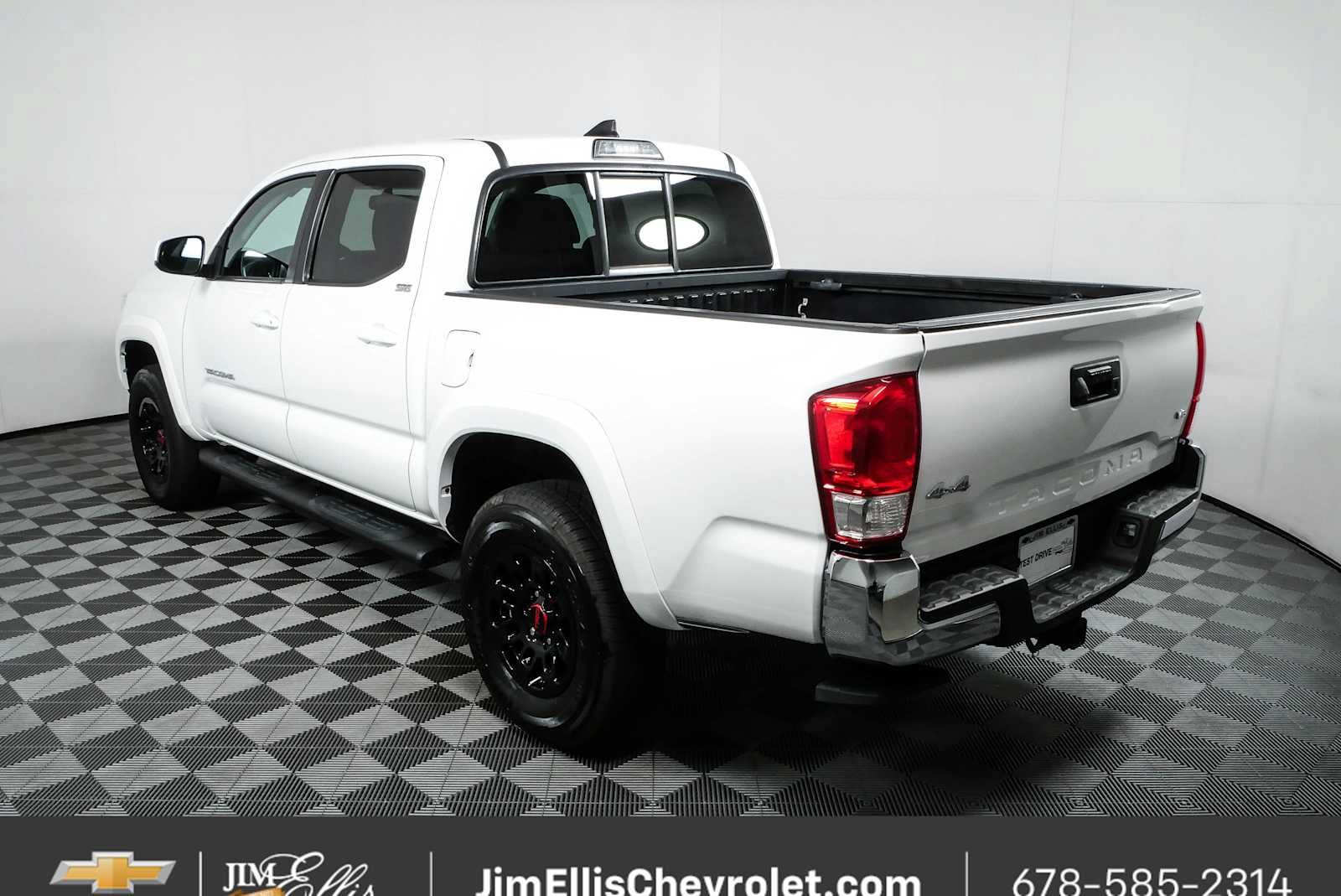 Used 2017 Toyota Tacoma SR5 w/ Tow Package AWD/4WD image 25