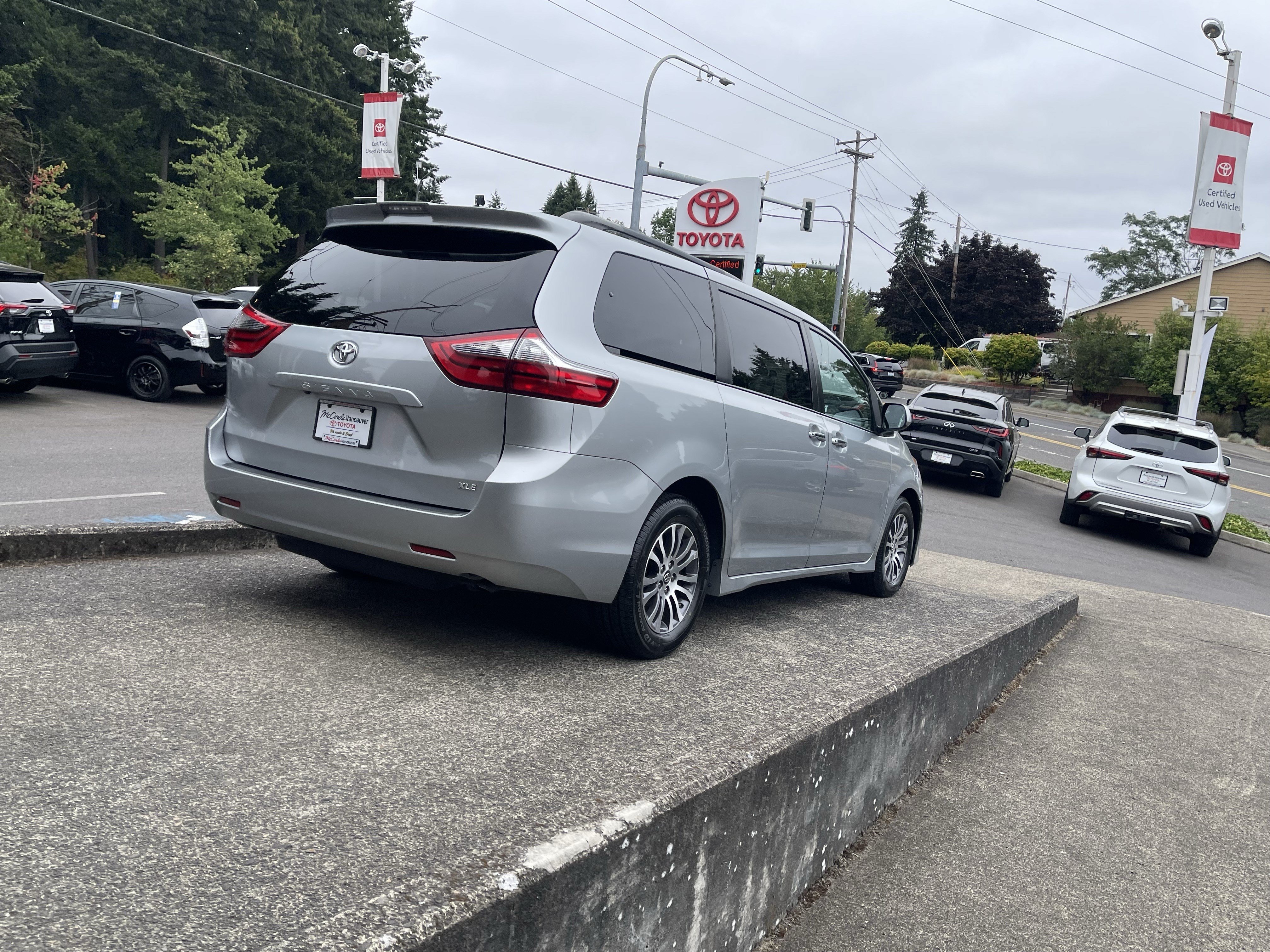 Certified 2020 Toyota Sienna XLE FWD image 8