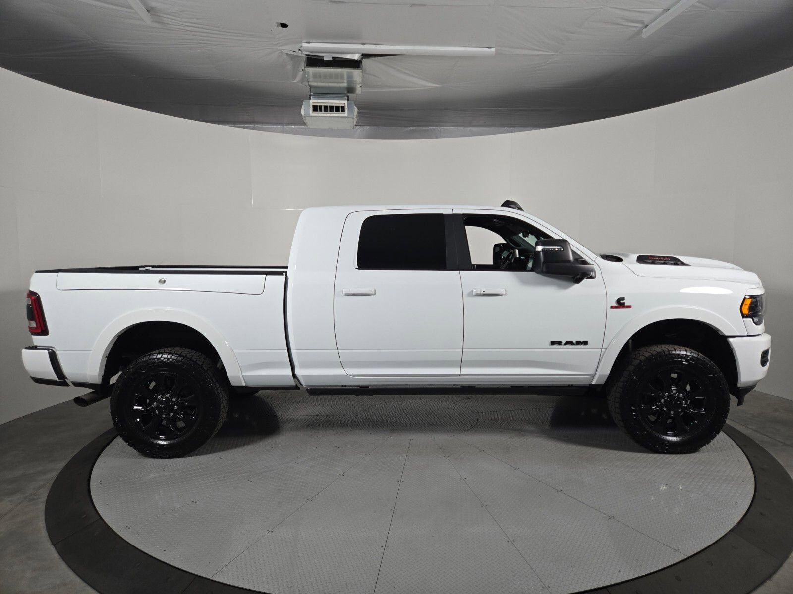 Used 2024 RAM 3500 Limited image 3