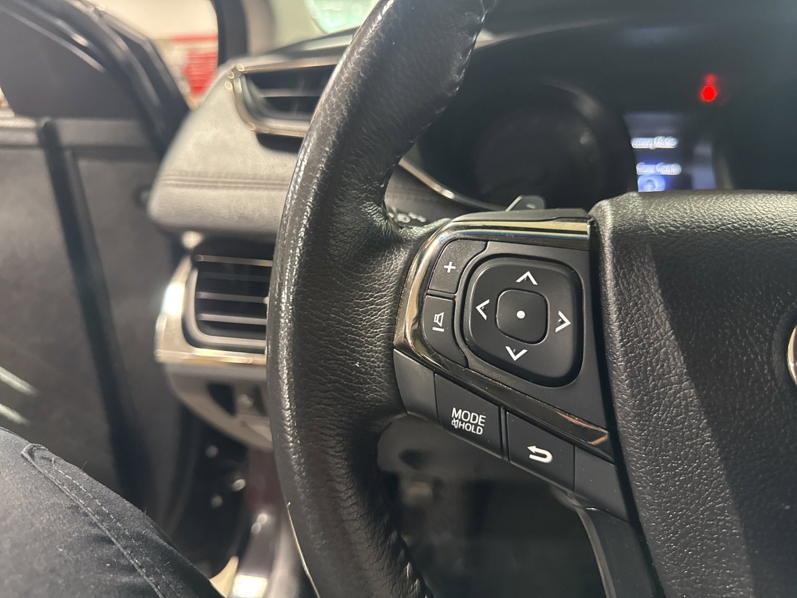 Used 2018 Toyota Avalon XLE Plus image 10