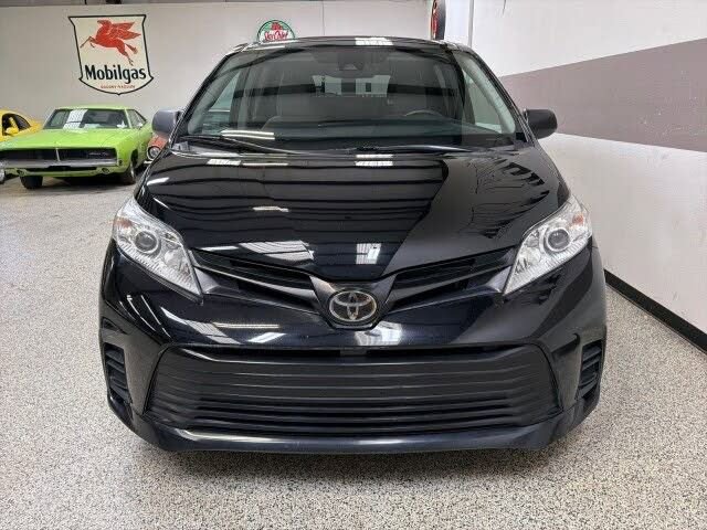 Used 2020 Toyota Sienna L FWD image 28