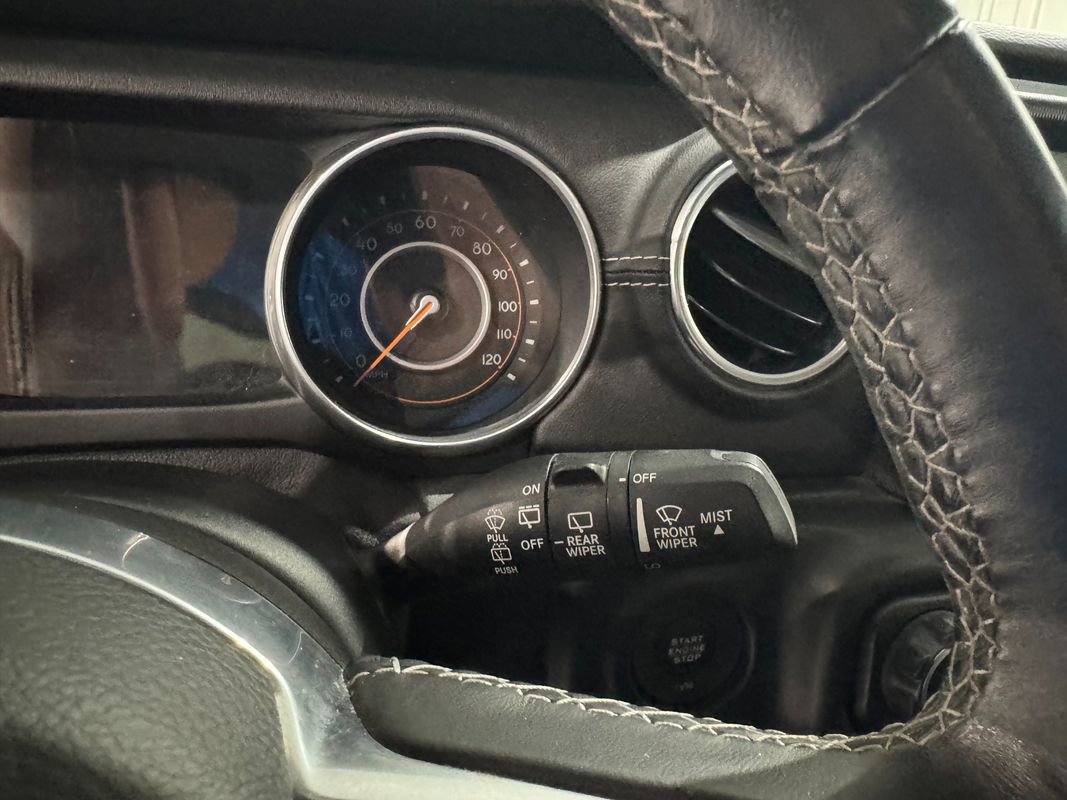 Used 2018 Jeep Wrangler Unlimited Sahara image 16