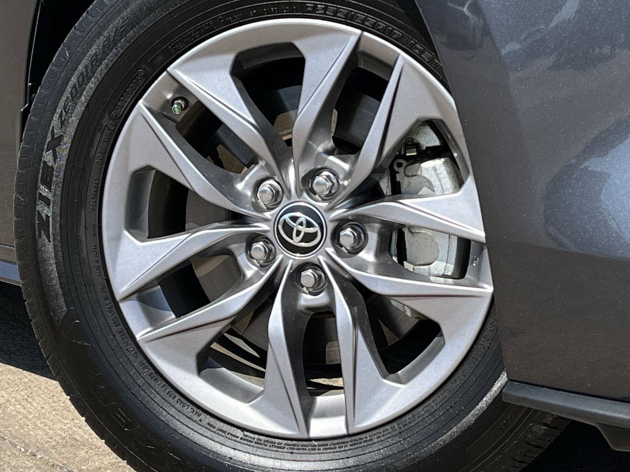 Used 2025 Toyota Sienna LE FWD image 28