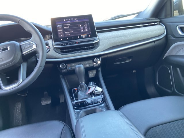 Used 2024 Jeep Compass Latitude image 14