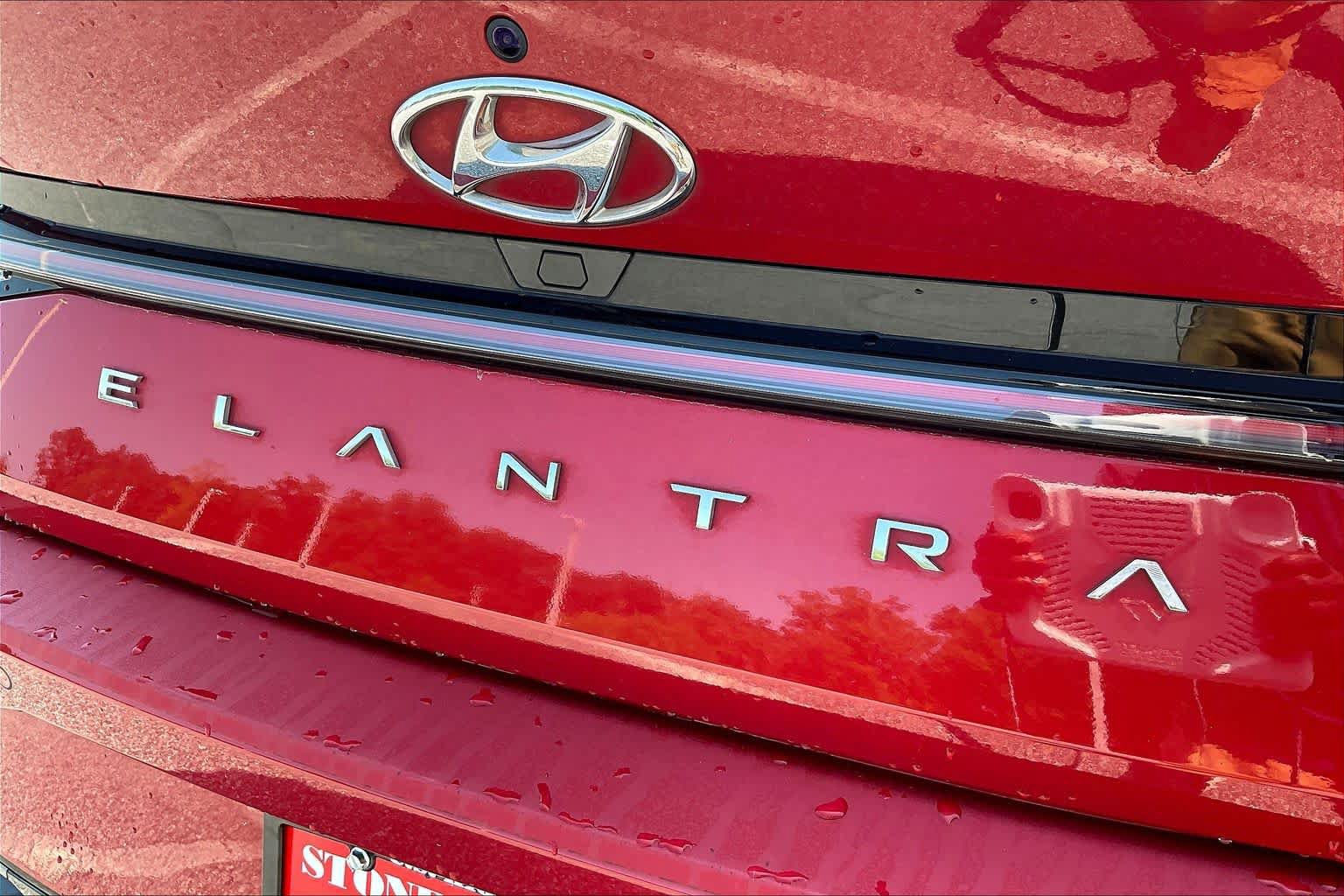 Used 2022 Hyundai Elantra Limited FWD image 31