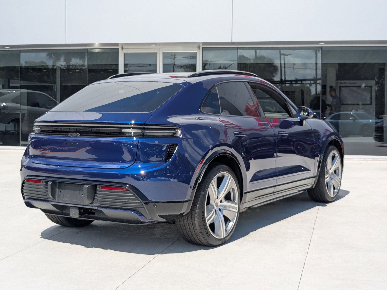 New 2025 Porsche Macan Turbo Electric AWD/4WD image 9
