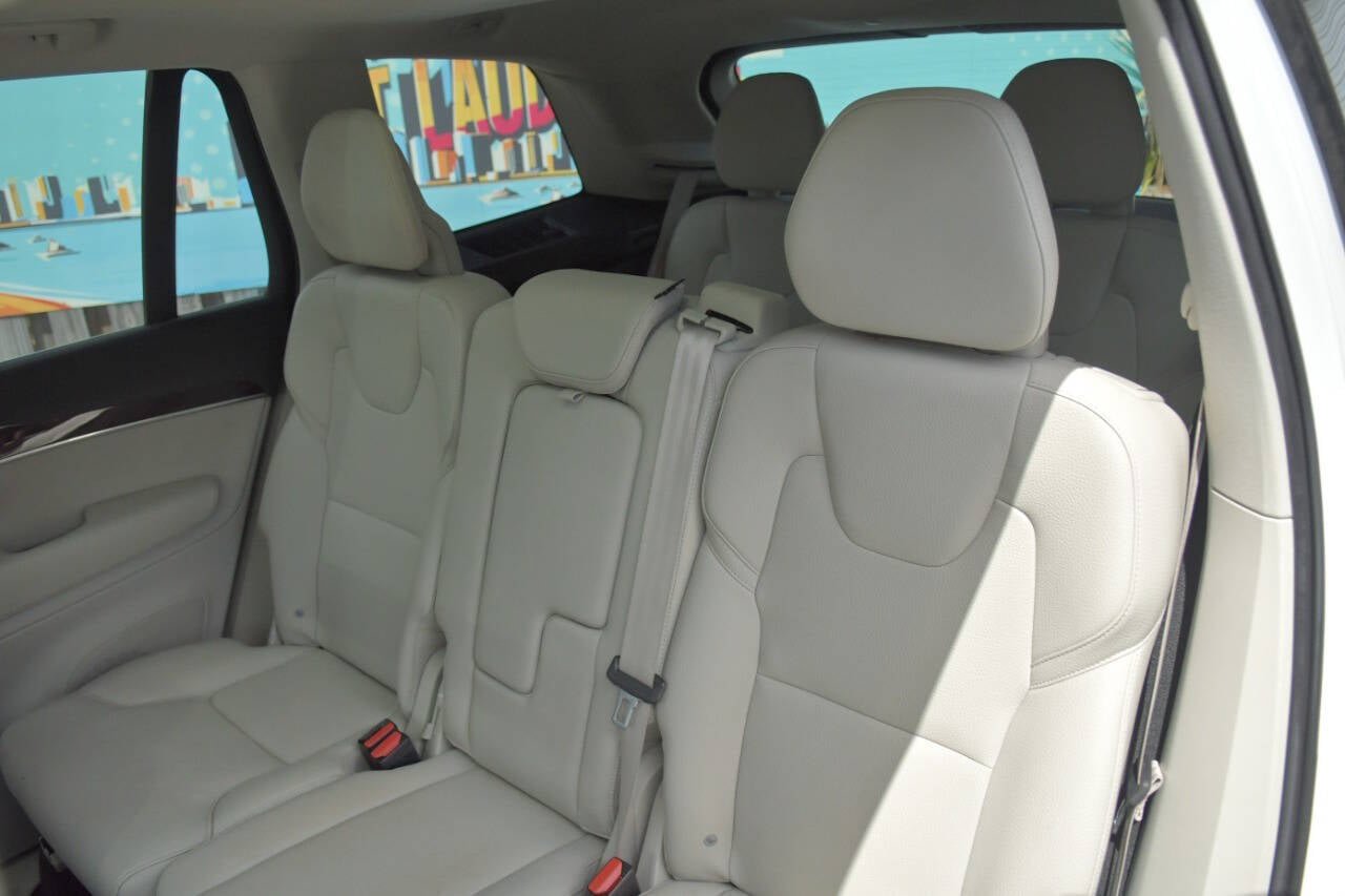 Used 2019 Volvo XC90 T5 Momentum w/ Protection Package Premier AWD/4WD image 14