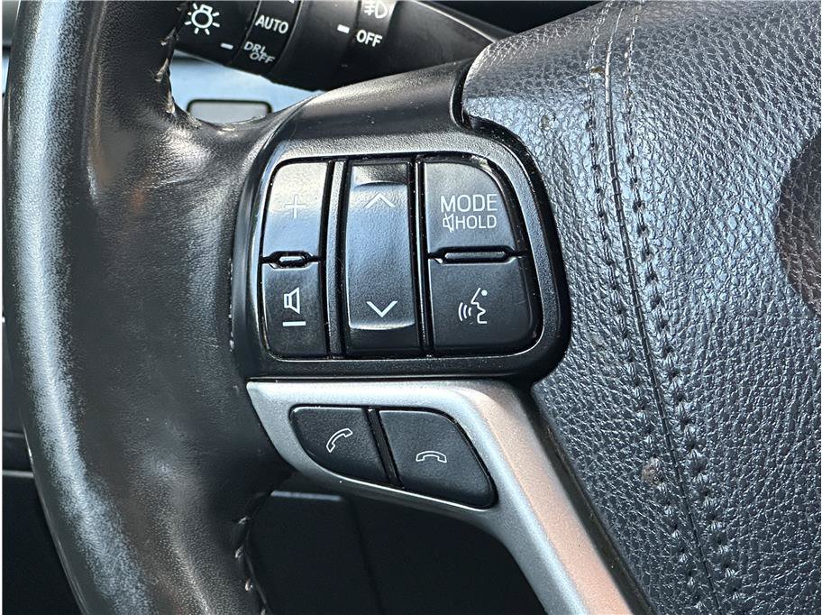 Used 2019 Toyota Highlander SE AWD/4WD image 23