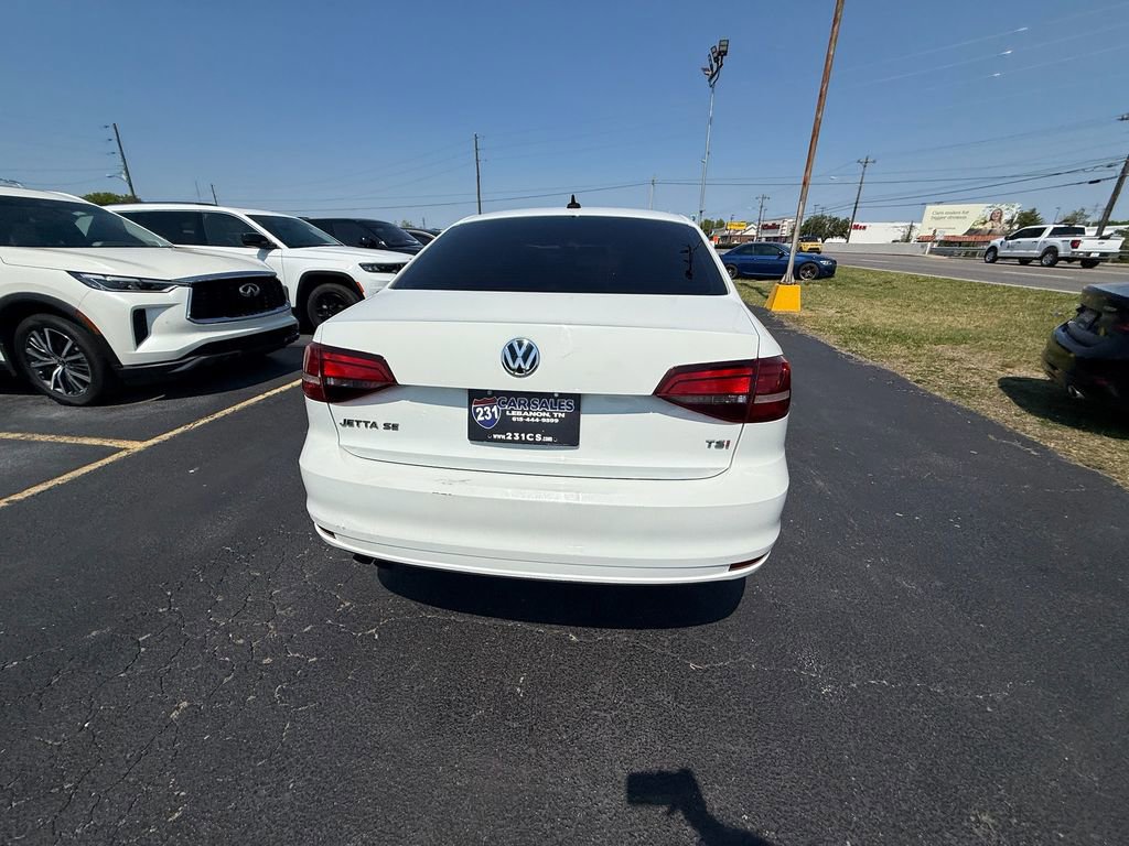 Used 2017 Volkswagen Jetta SE image 4