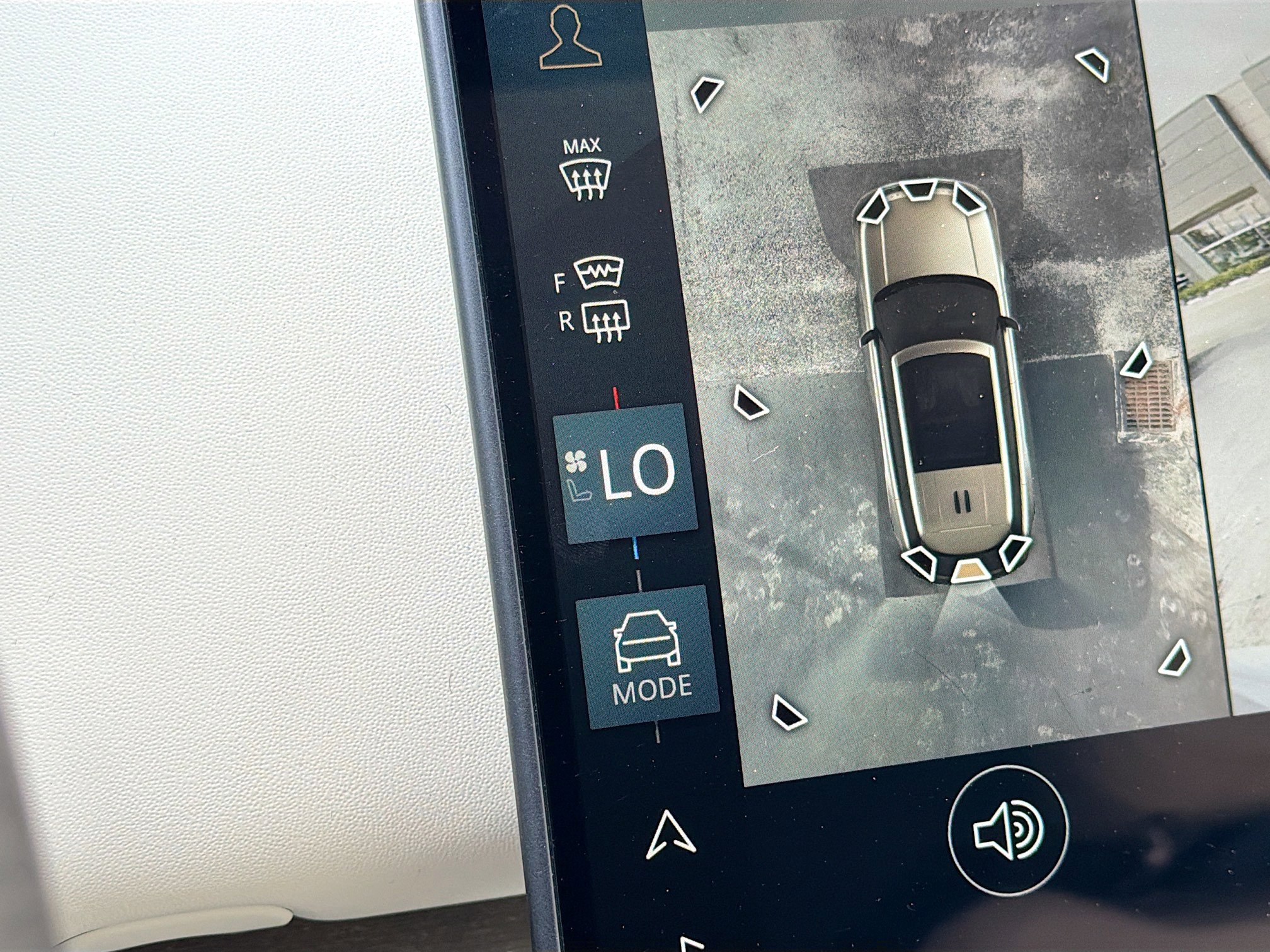 Used 2025 Land Rover Range Rover SV image 35