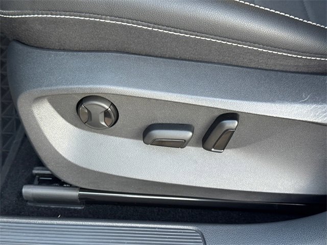 Certified 2023 Volkswagen Taos SE image 36