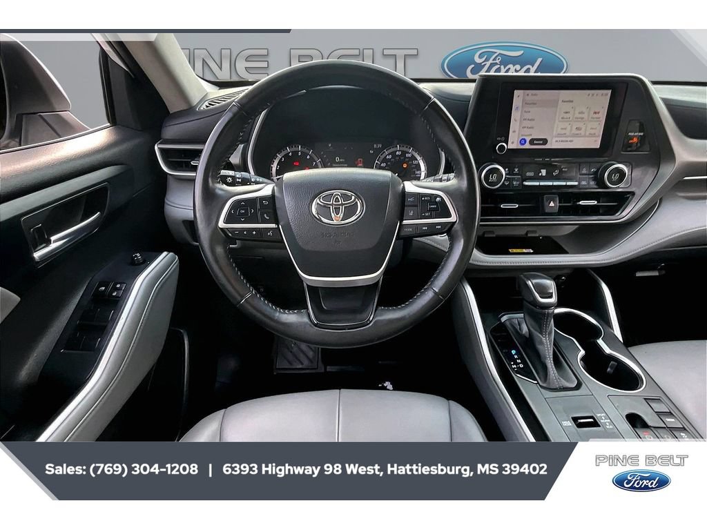 Used 2023 Toyota Highlander XLE FWD image 6