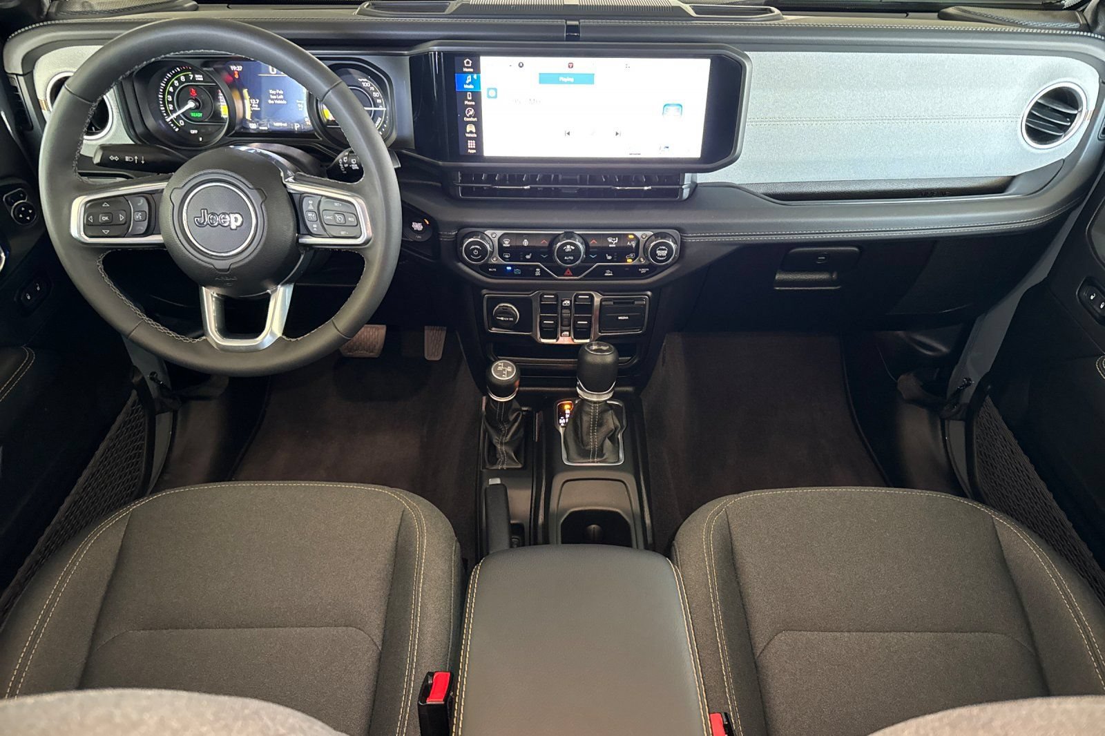 Used 2025 Jeep Wrangler Unlimited Sahara AWD/4WD image 13