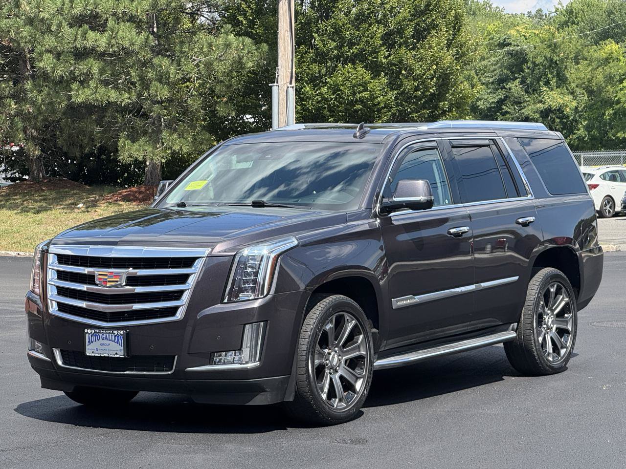 Used 2015 Cadillac Escalade Luxury AWD/4WD image 3