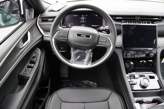 New 2025 Jeep Grand Cherokee Limited w/ Trailer Tow Package image 13