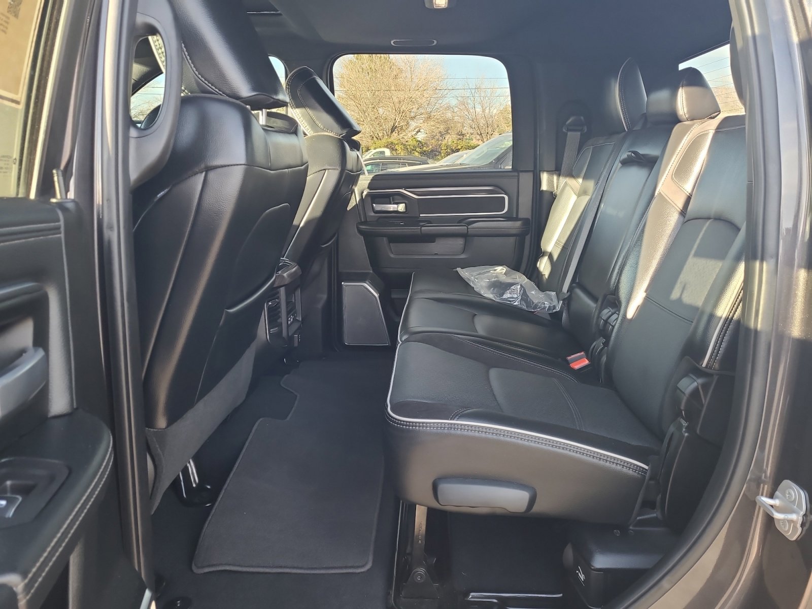 Used 2025 RAM 3500 Laramie image 23