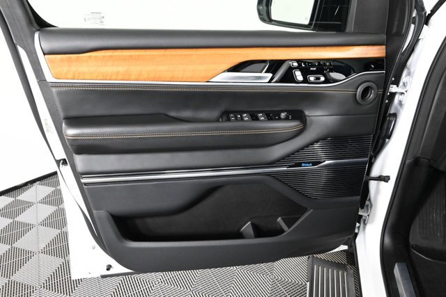 Used 2024 Jeep Grand Wagoneer L Series III image 24