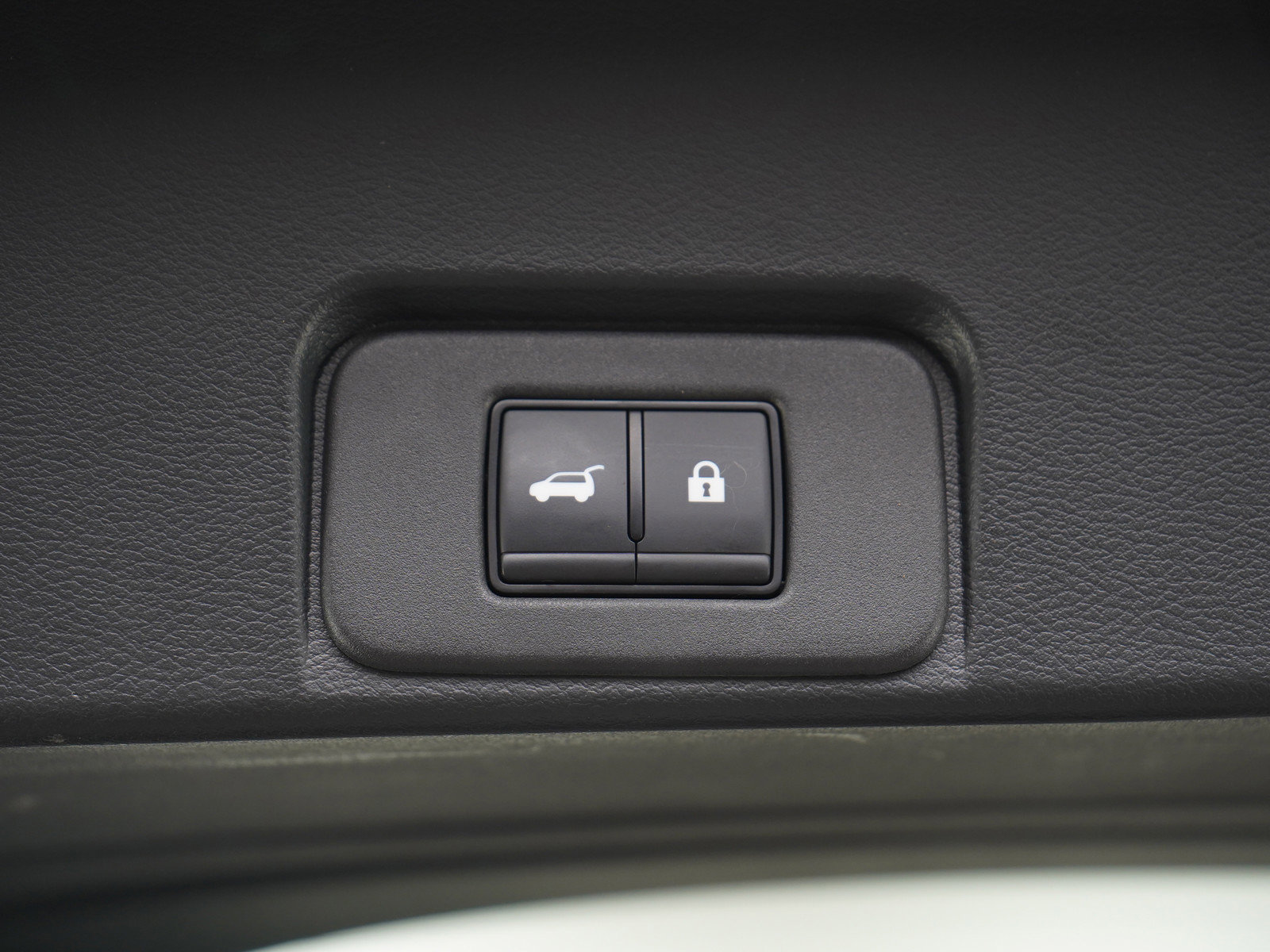 Used 2024 Nissan Rogue SV w/ SV Premium Package image 19