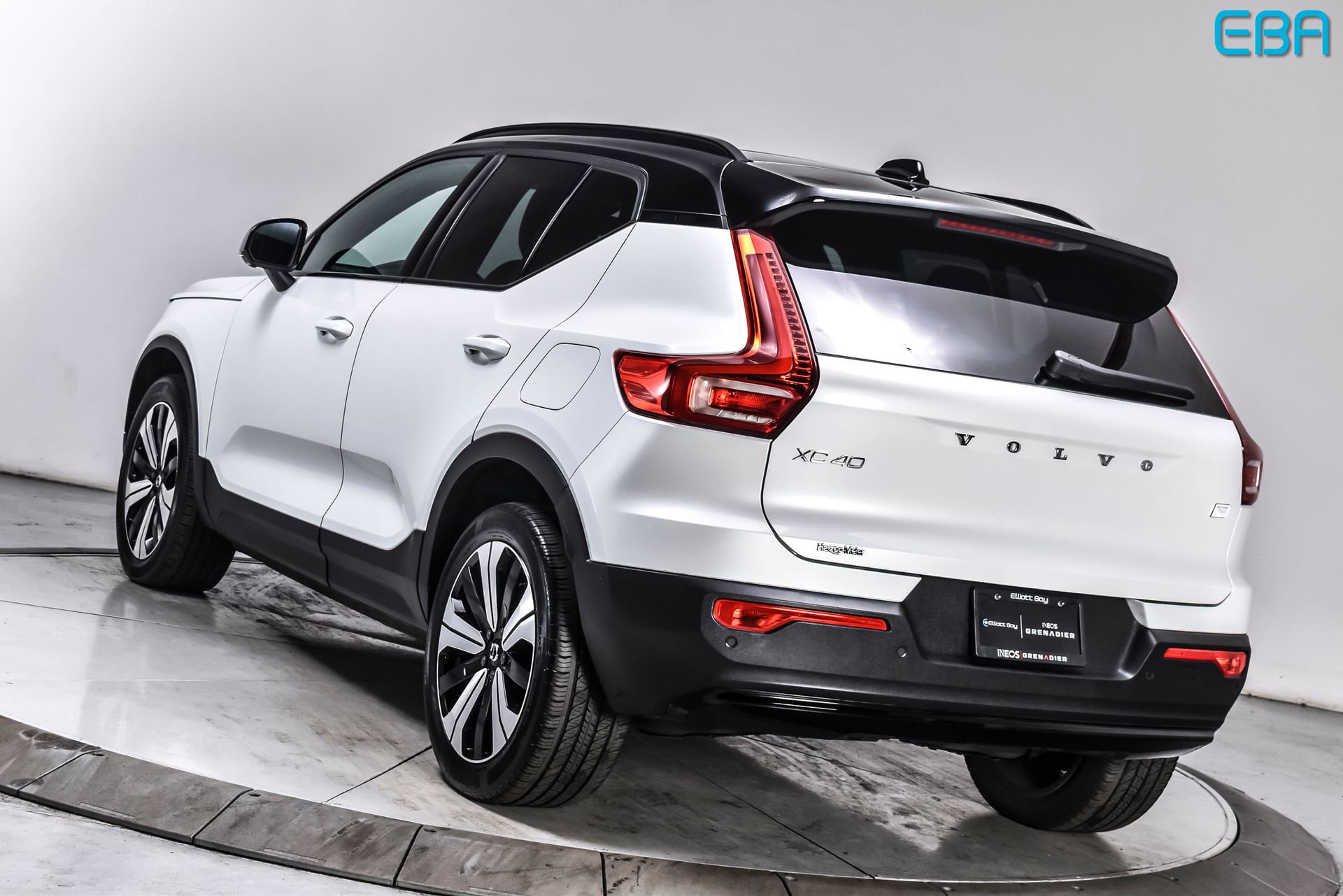 Used 2023 Volvo XC40 Recharge Plus AWD/4WD image 4