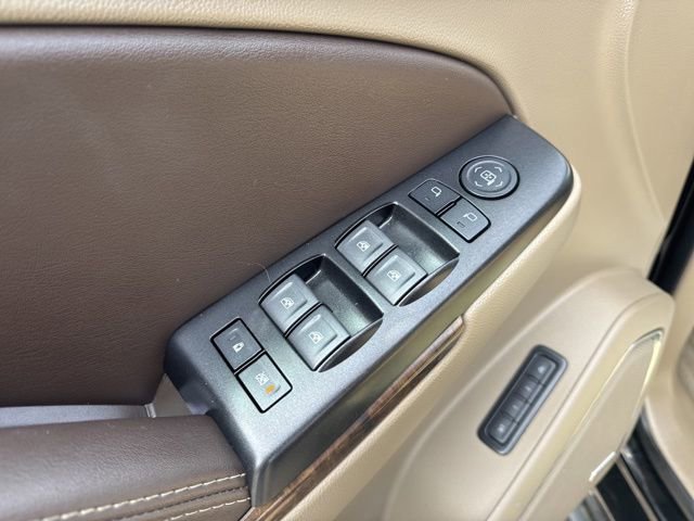 Used 2019 Chevrolet Suburban LT RWD image 11