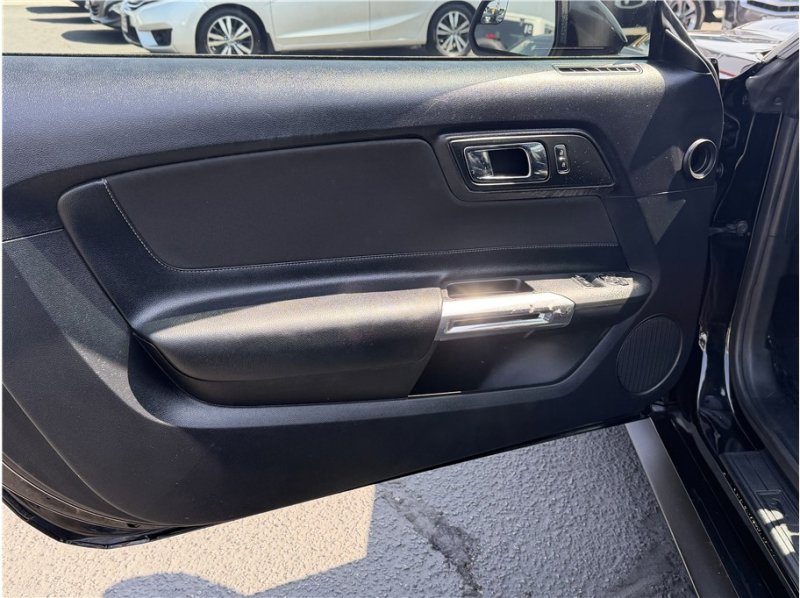 Used 2016 Ford Mustang Coupe image 14