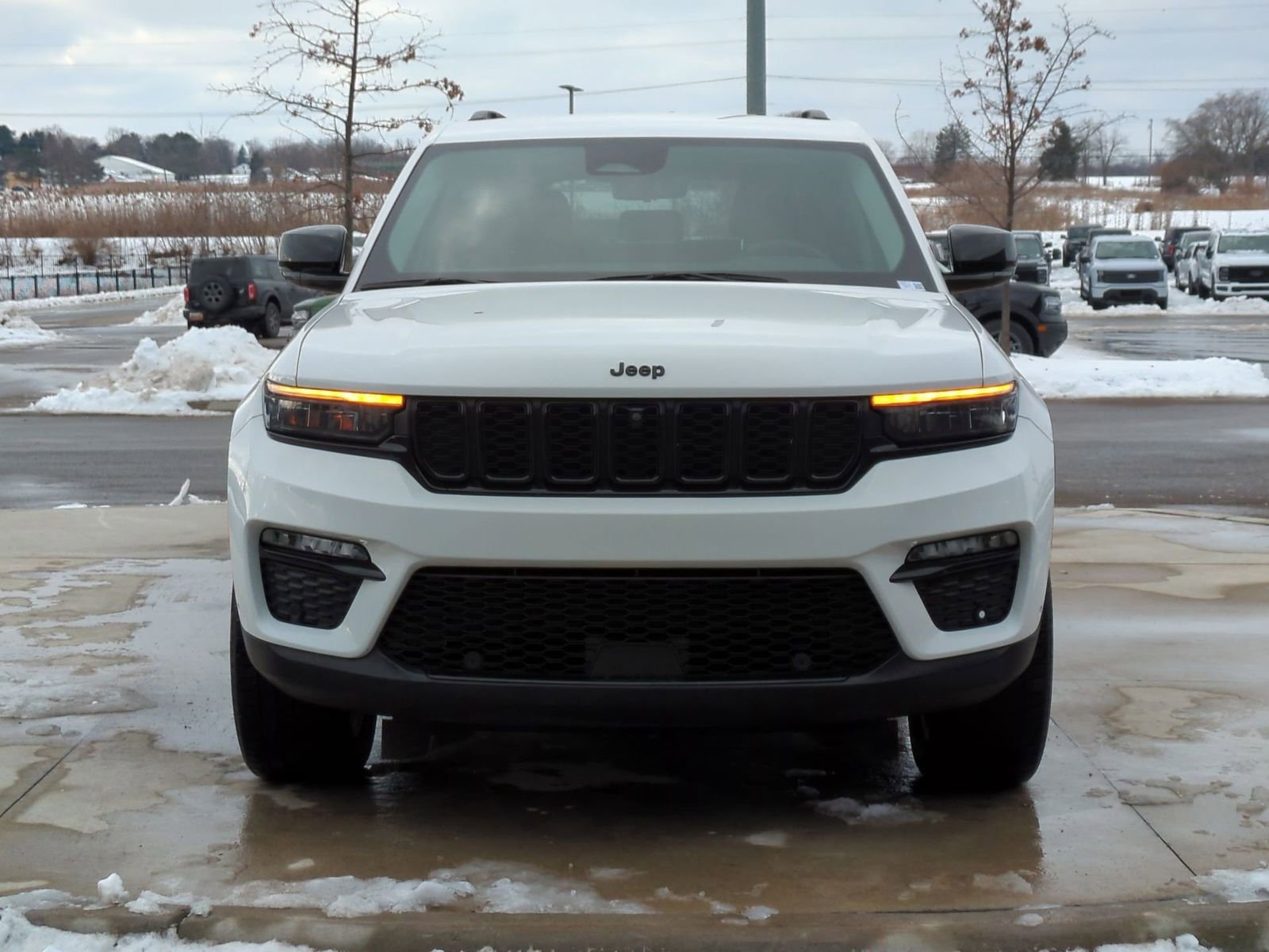 Used 2023 Jeep Grand Cherokee Limited w/ Luxury Tech Group II image 12