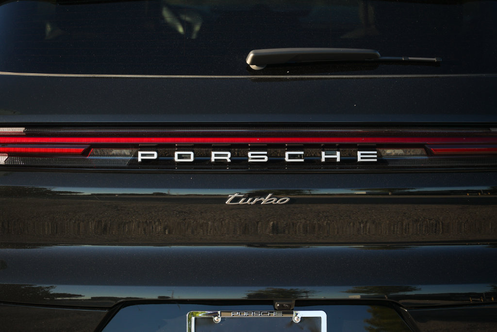 Certified 2025 Porsche Cayenne Turbo AWD/4WD image 17