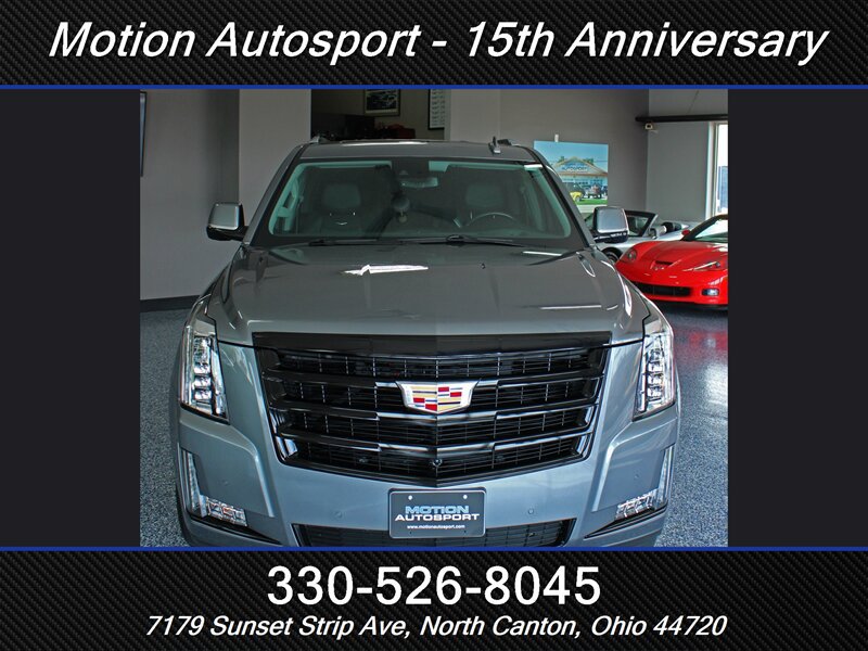 Used 2020 Cadillac Escalade Luxury w/ Escalade Sport Edition AWD/4WD image 4