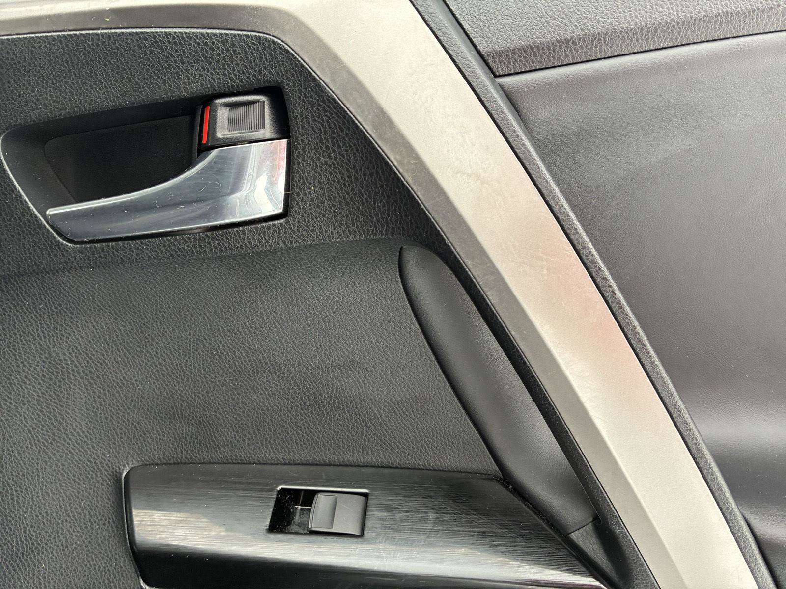 Used 2018 Toyota RAV4 Limited image 34