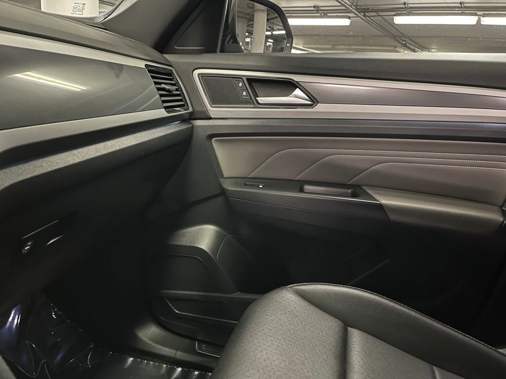 Used 2023 Volkswagen Atlas Cross Sport SEL R-Line image 31
