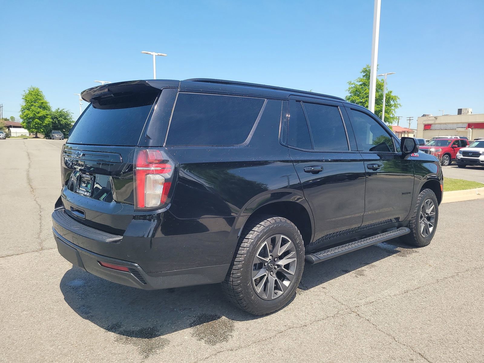 Used 2023 Chevrolet Tahoe Z71 w/ Luxury Package AWD/4WD image 3