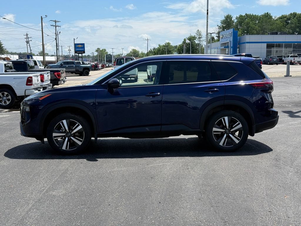 Used 2024 Nissan Rogue SL AWD/4WD image 2
