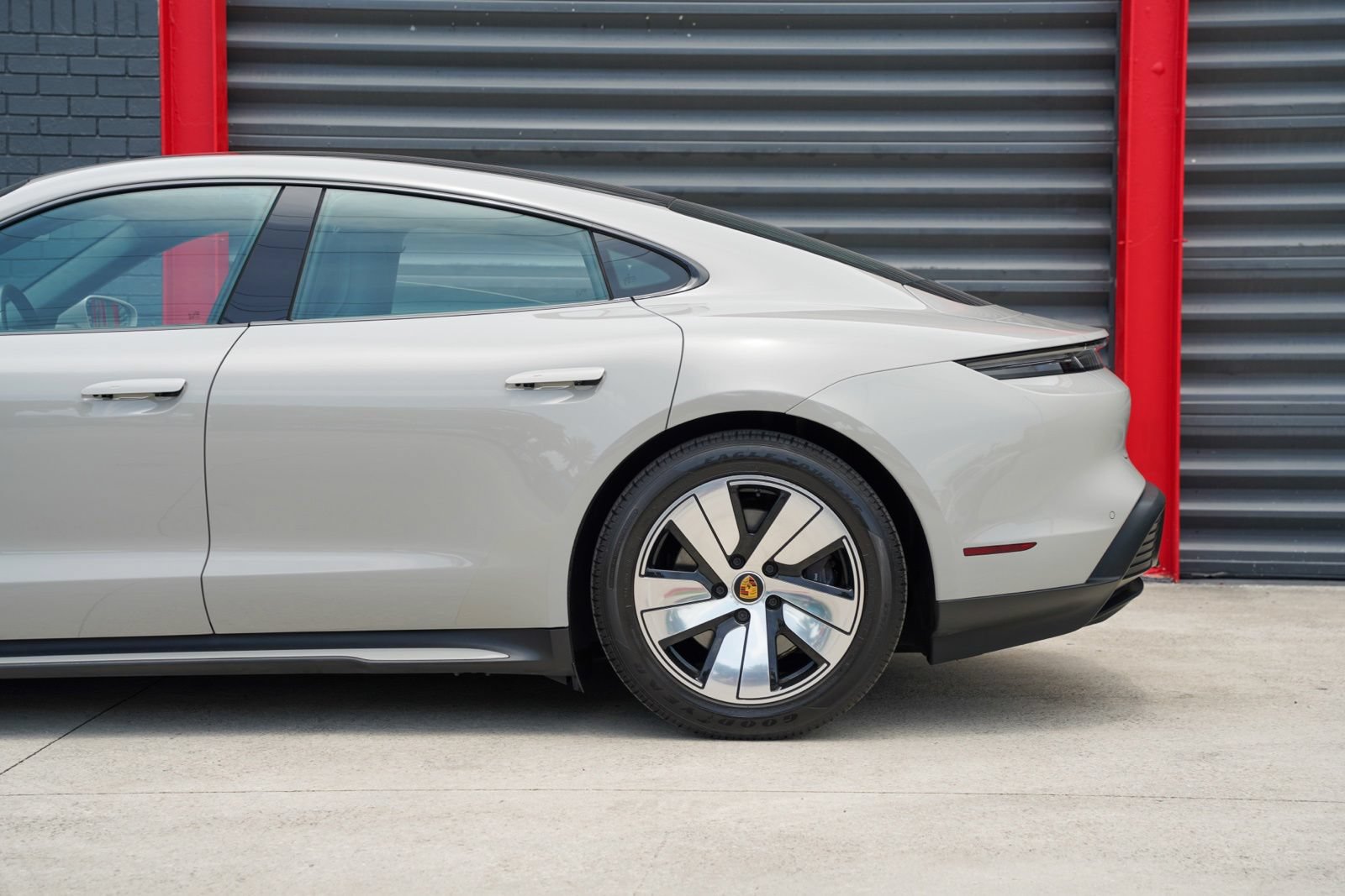 Used 2023 Porsche Taycan RWD image 9