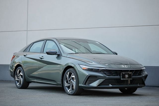 New 2025 Hyundai Elantra SEL image 1