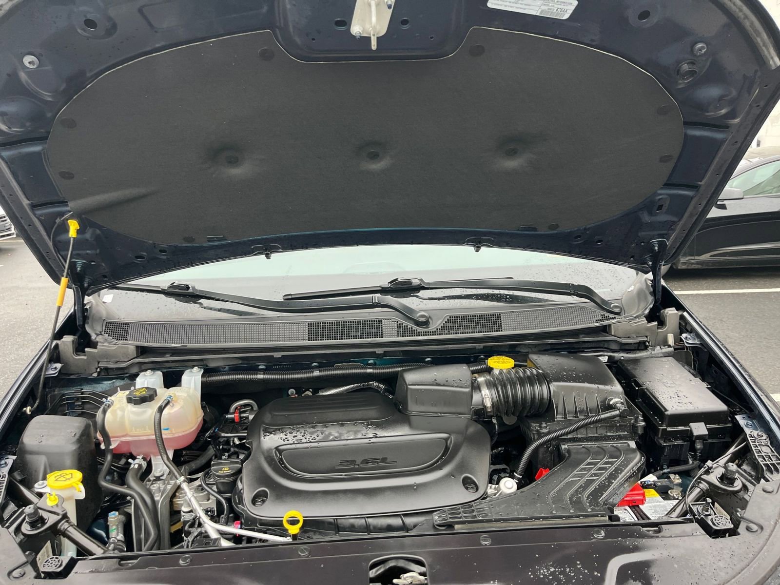 Used 2025 Chrysler Pacifica Limited image 36