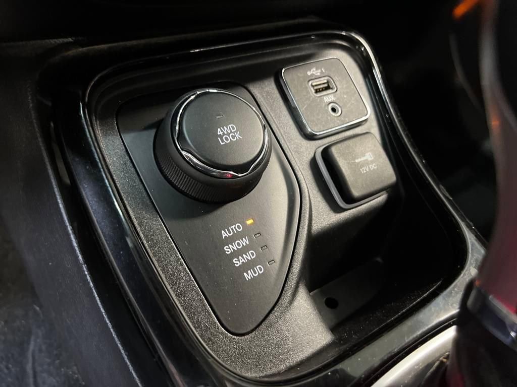 Used 2020 Jeep Compass Limited image 18