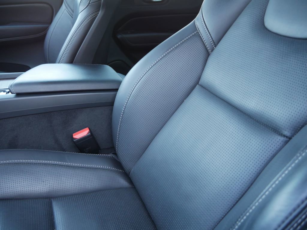 Used 2023 Volvo XC60 T8 Ultimate w/ Climate Package image 19